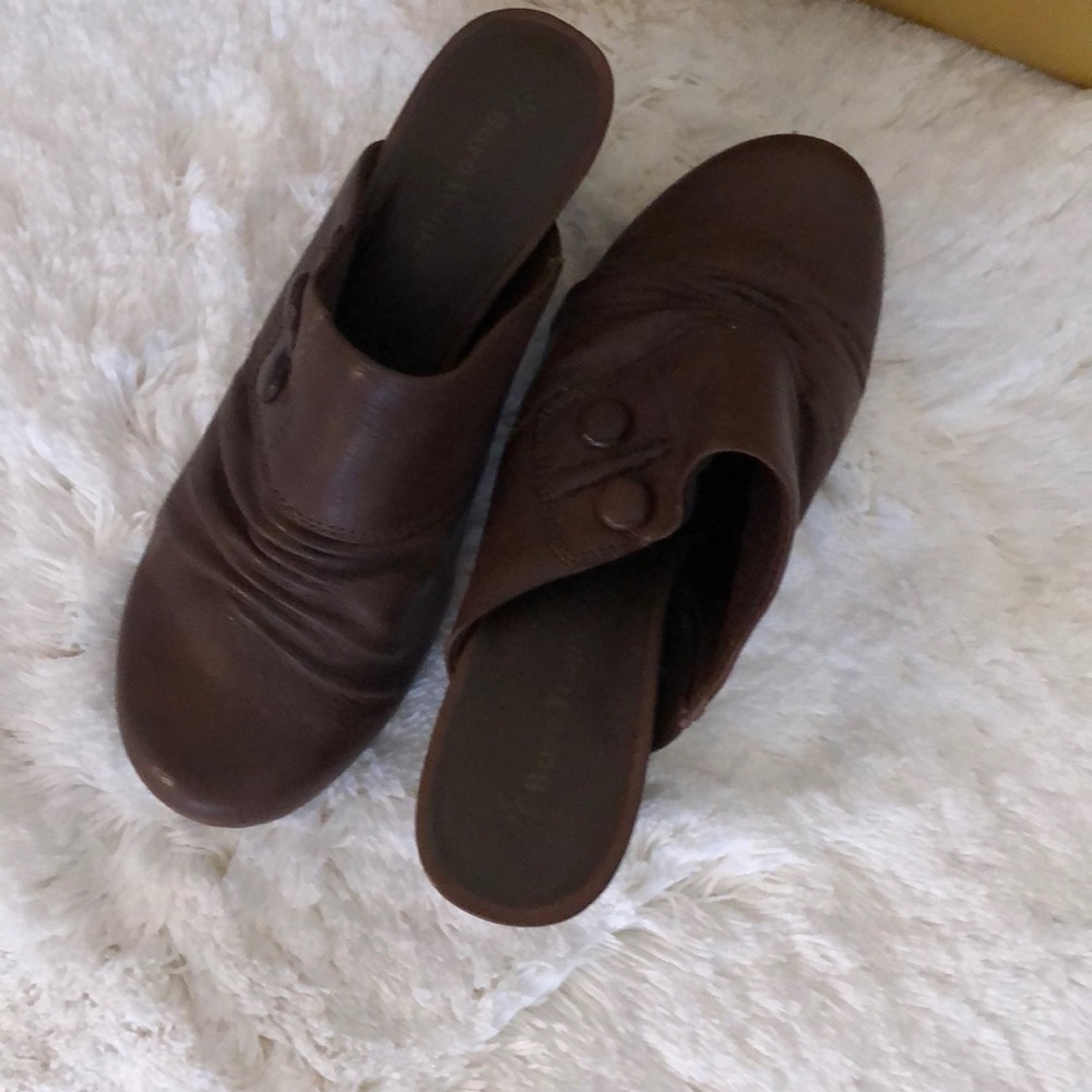 Shoes - Picture 3 of 4